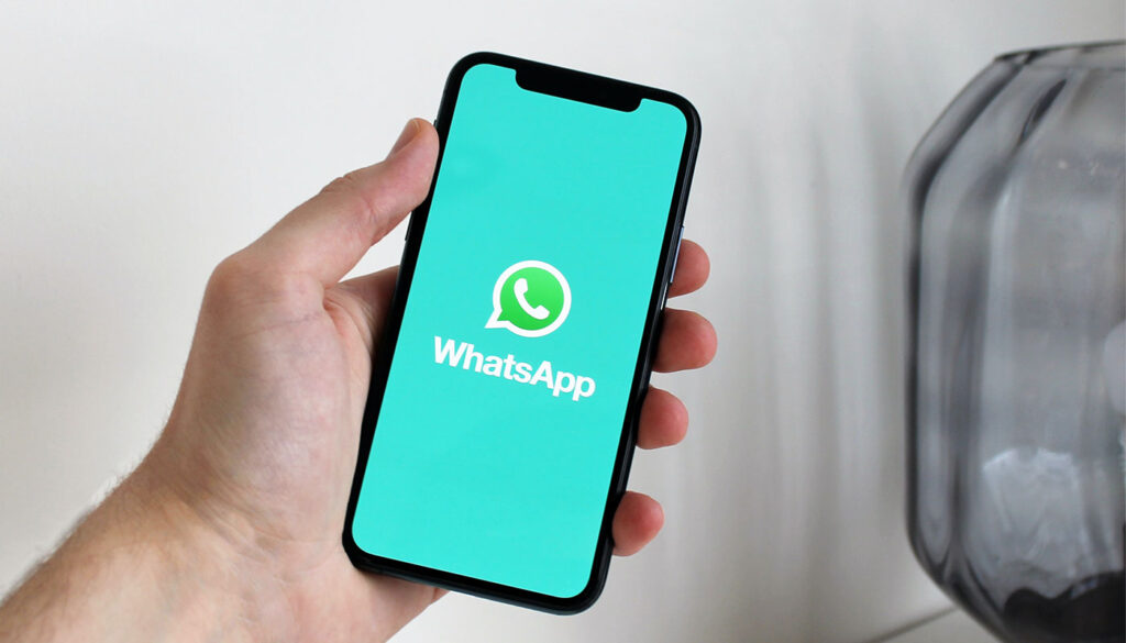 5 Reasons Your Enterprise WhatsApp Groups Are a Compliance Risk